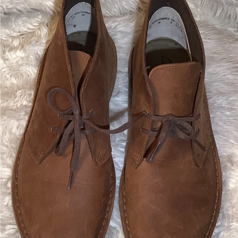 Clarks Bushacre  brown leather desert boots size 8.5